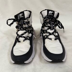 Sorel Kinetic Conquest Women’s Boots Size 9 White/Black